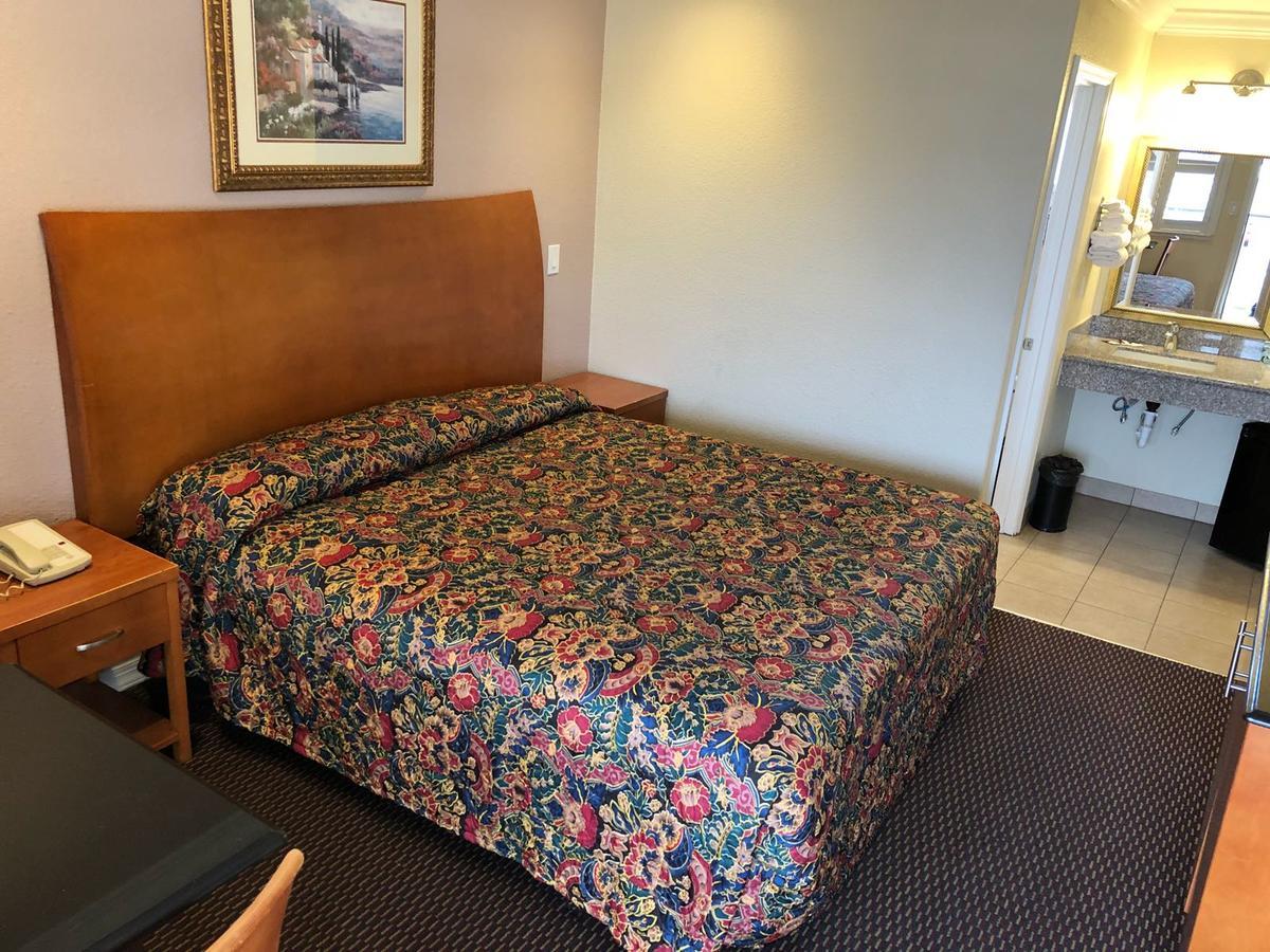 Thunderbird Motel